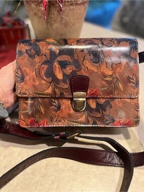 Patricia Nash ~ Like New 
Floral Leather Crossbody Bag in Brown and Burgundy